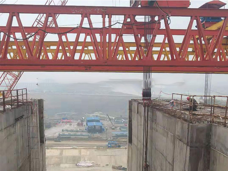 广西贵平县大藤峡水电站200吨架桥机吊装钢支臂 