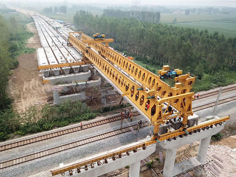 JQJ200-40架桥机山东聊城跨邯济线铁路架梁 